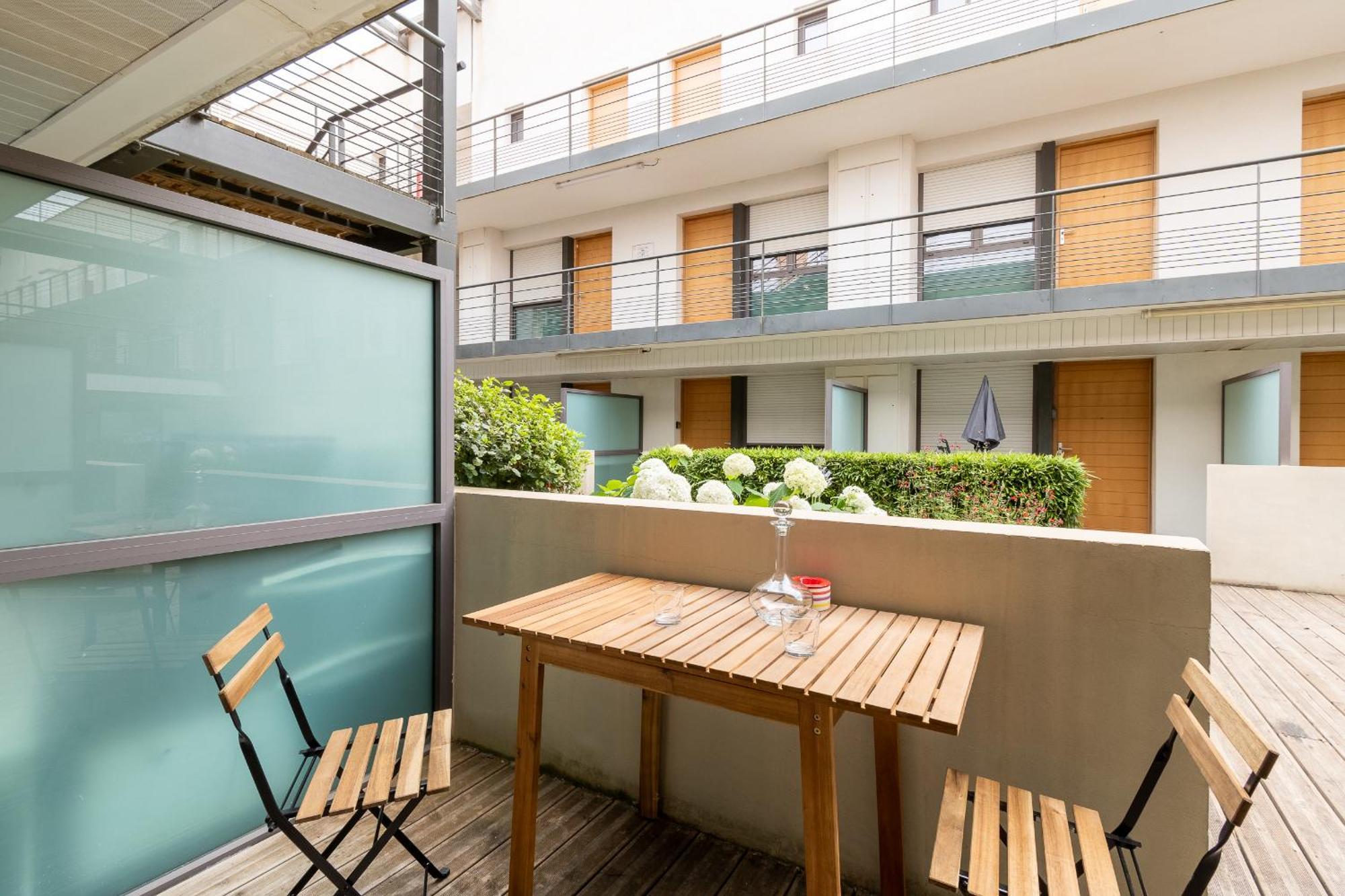 Aparthotel Le Petit Patio Fleuri à Éguilles Extérieur photo